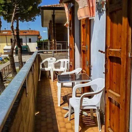 Cosy 200m From The Sea